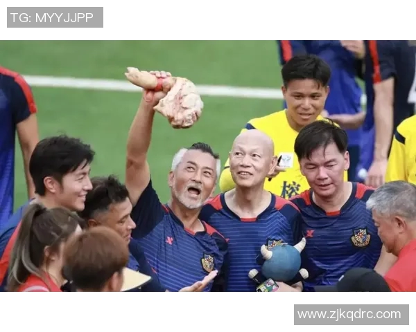 香港足球明星队组合展现团结力量与竞技精神的精彩瞬间